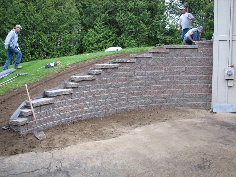 How to build a retaining wall on a slope with cinder blocks