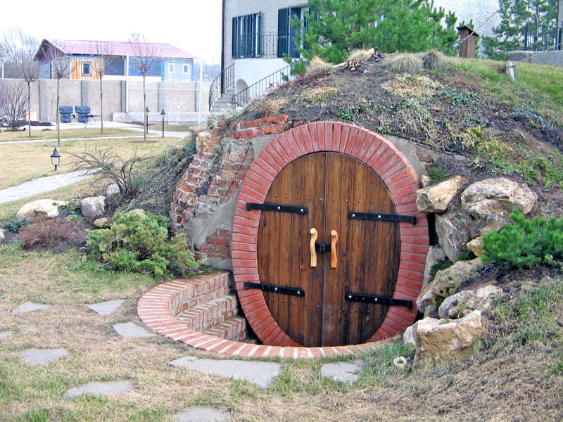 How to build a root cellar on your plot