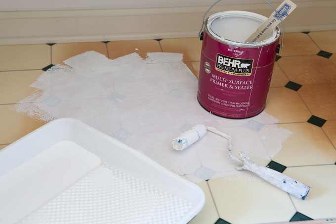 How To Paint Vinyl Floors By Hand Without Damaging It