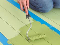 To paint floors with a roller