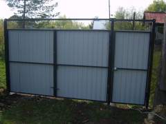 The gate of corrugated Board