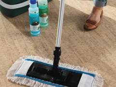 Cleaning cork floor with special tools