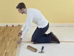 Installation of wood flooring on screed