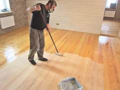 Covered wooden floor varnish