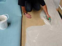 Laying carpet on the glue