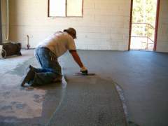 Align the concrete floor before laying laminate