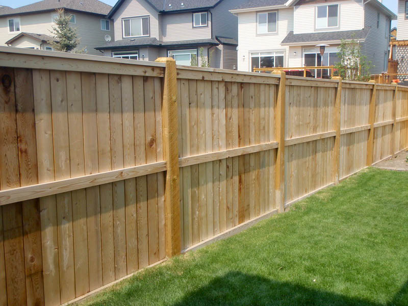 Building a wood fence for your country house